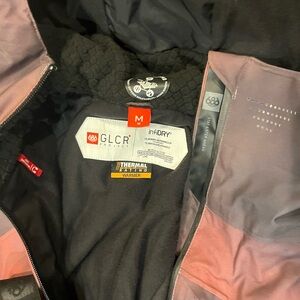 686 boarder jacket and bibs. Bibs have been hemmed for a 5’3” individual.